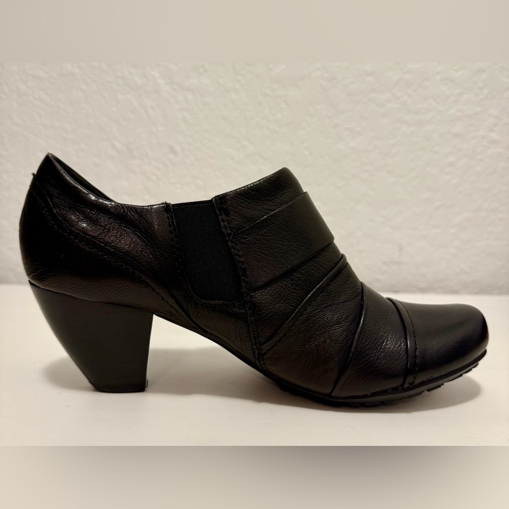Witchy Black leather Women's Heeled Shoes - Picture 16 of 16